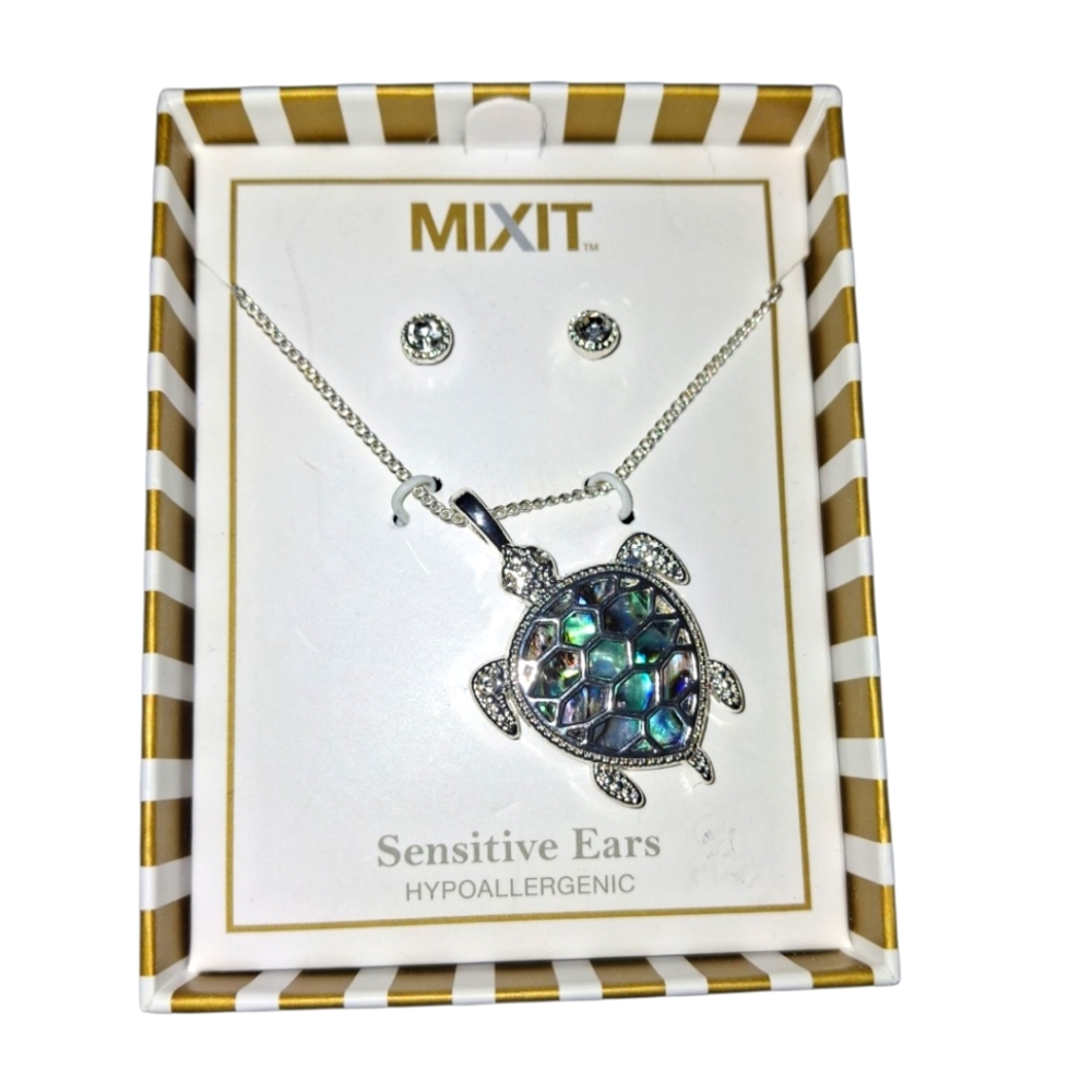 Seaturtle Necklace with Earrings Set- NIB